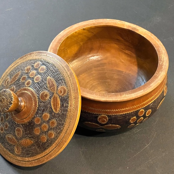 Handcrafted Wooden Trinket Box with Lid - Picture 5 of 7